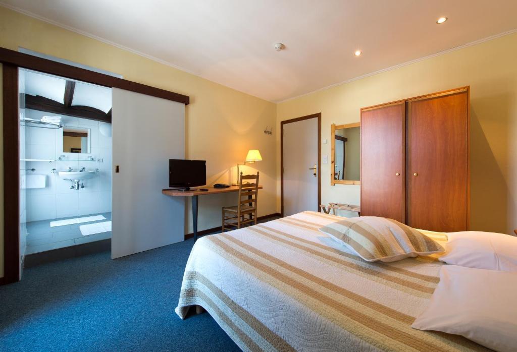 Auberge Le XIX Eme Thulin Bilik gambar